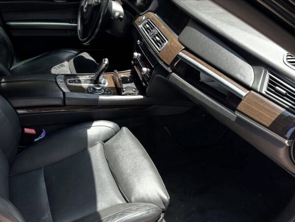 2013 BMW 750i